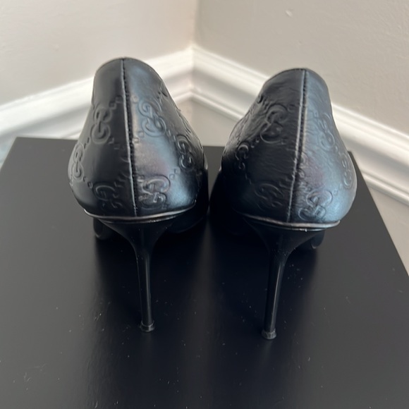 Gucci - Black Guccissima peep toe pumps. - Picture 3 of 12